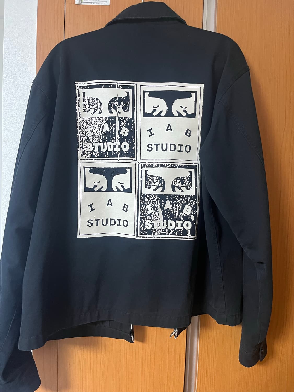 IAB 스튜디오 x 오베이 포스터 집 자켓 L 상품이미지2