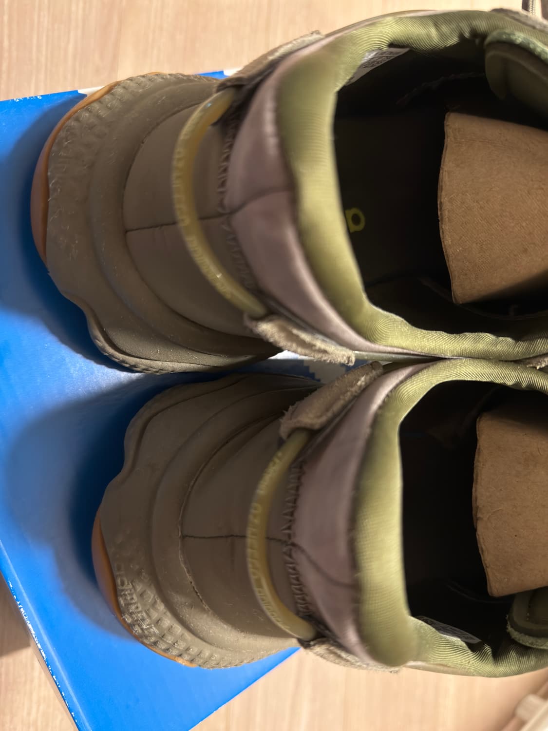 아디다스 오즈위고 트레이스 카고 / 270 / 색상: 트레이스 카고 /  상품이미지3