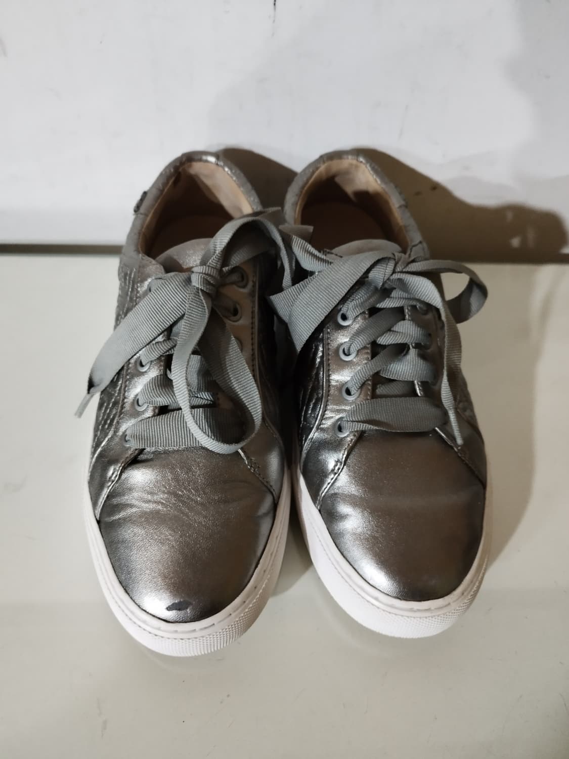 240mm 7m 토리버치 퀼팅 실버 메탈릭 스니커즈 상품이미지4