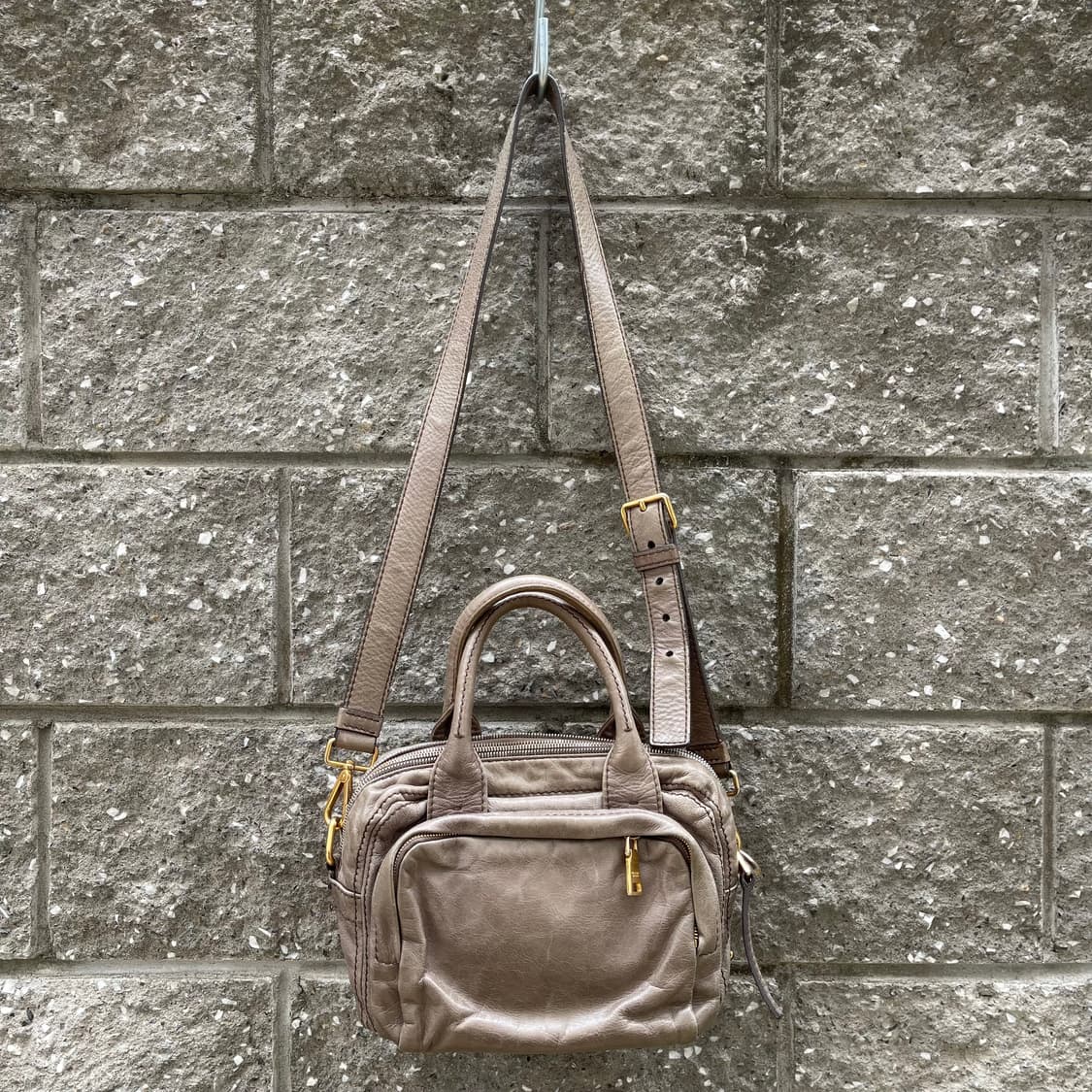 [OS] Prada 비텔로 샤인 바울레토 사첼 백 상품이미지1