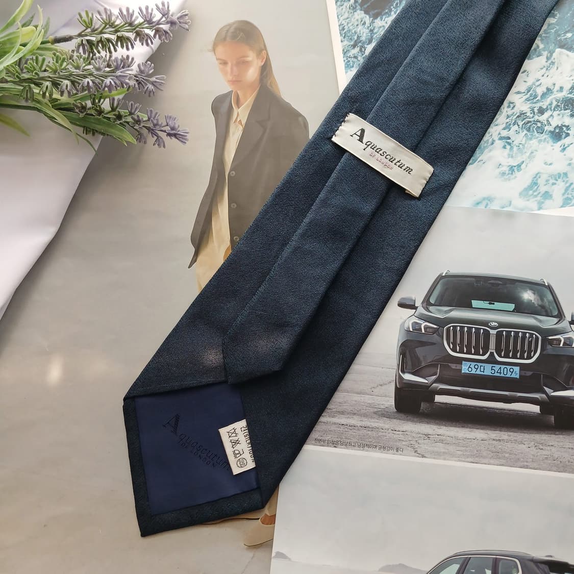 아쿠아스큐텀 실크 솔리드 로고 넥타이 9.6cm A+등급 A18679
 상품이미지4