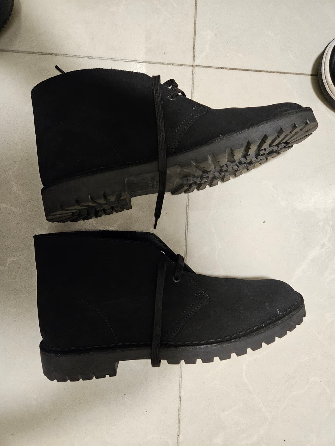 CLARKS 클락스 데저트 락 스웨이드 블랙 부츠 상품이미지4