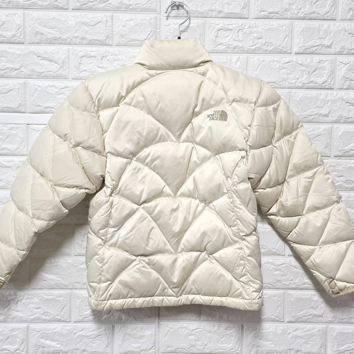 택포// 노스페이스 여자 화이트 경량패딩 M 상품이미지4