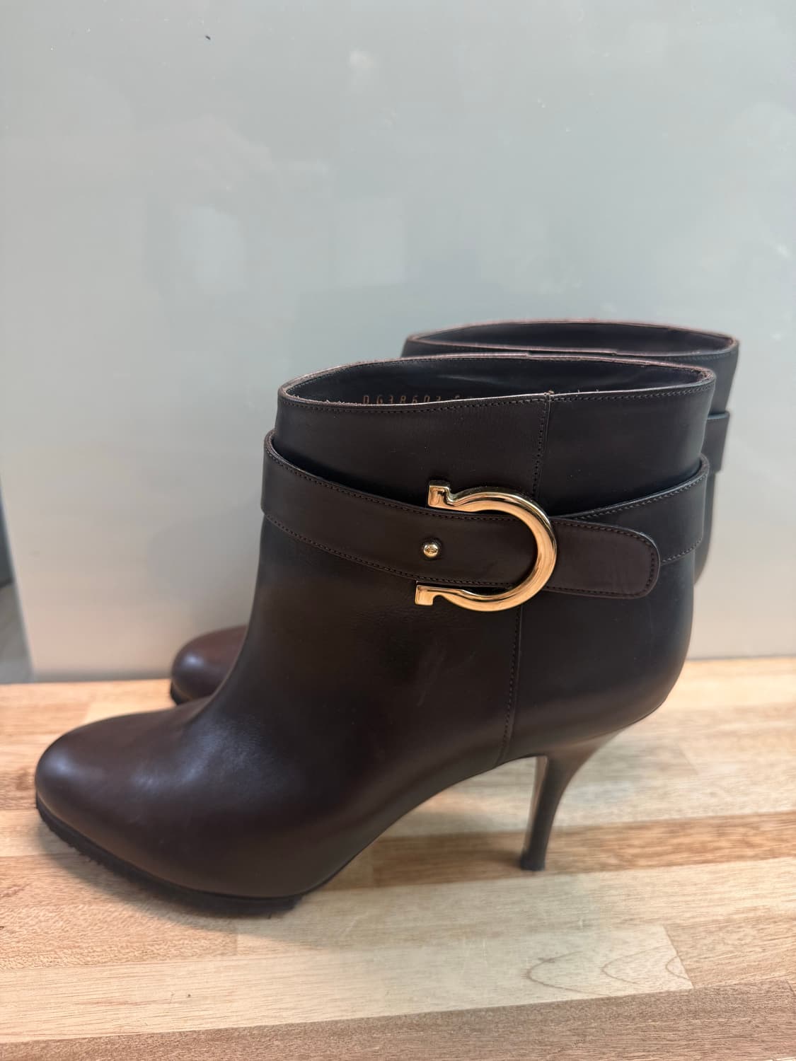 페라가모 간치니 부츠 9사이즈 정품(260) 상품이미지1