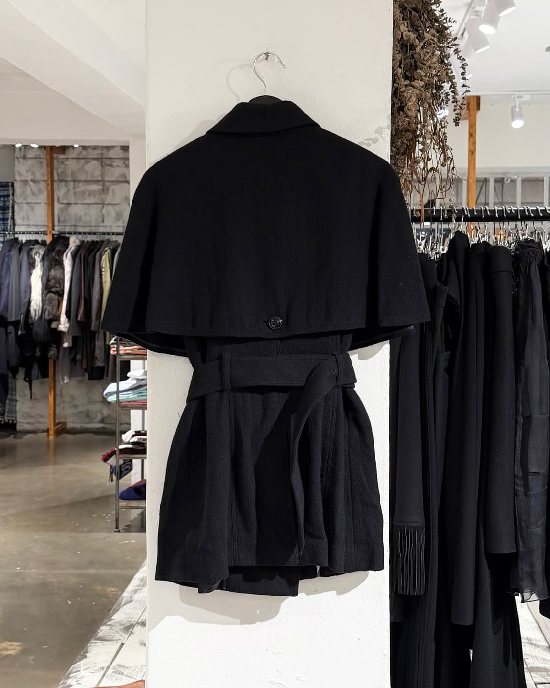 버버리 블랙 투버튼 반팔 벨티드 코트 상품이미지6