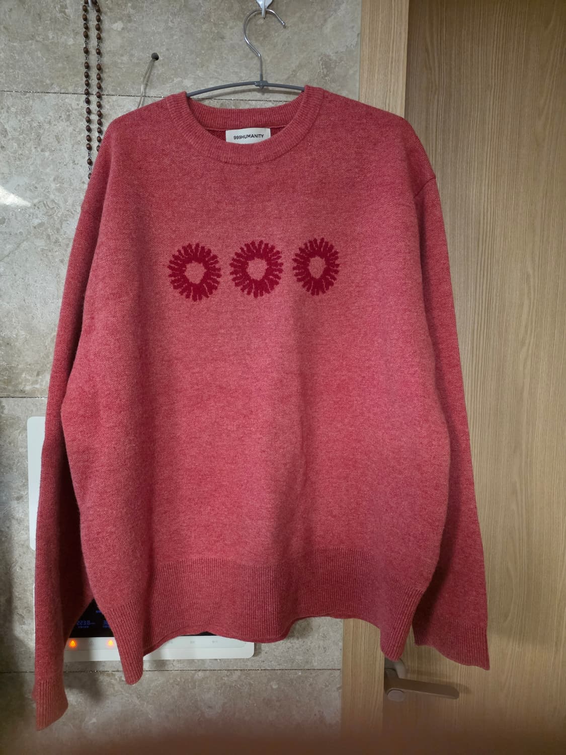 [3] 999휴머니티 에브리데이 로고 크루넥 니트 (코랄 핑크) 상품이미지2