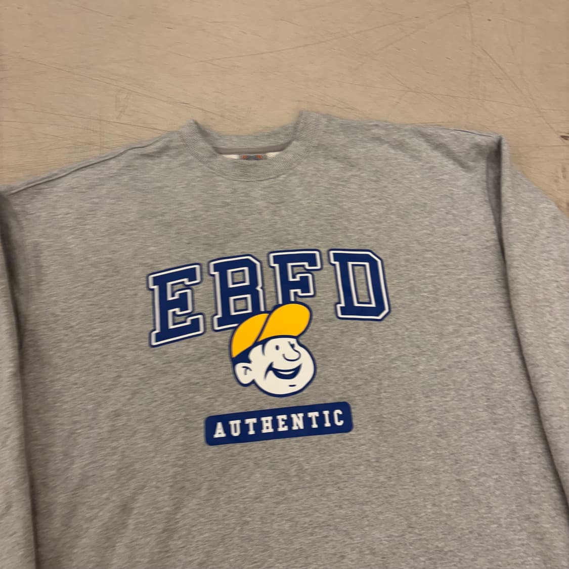 이벳필드 빅로고 그레이 맨투맨 상품이미지2