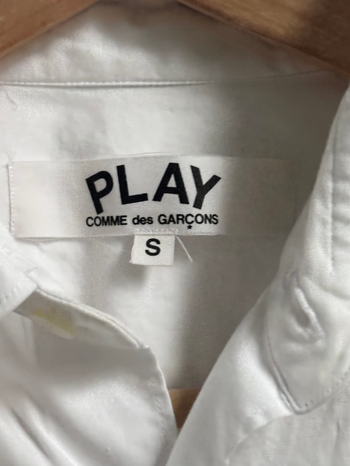 COMMEdesGARCONS 꼼데가르송 레드와펜 화이트컬러 우먼라인 셔츠 상품이미지3