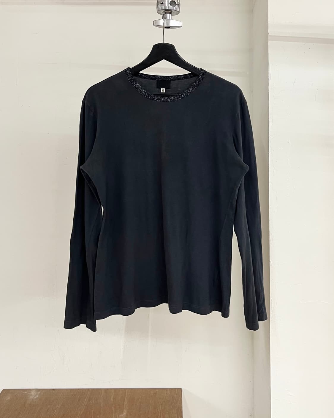 돌체앤가바나 블랙 글리터리 넥라인 롱슬리브 상품이미지1