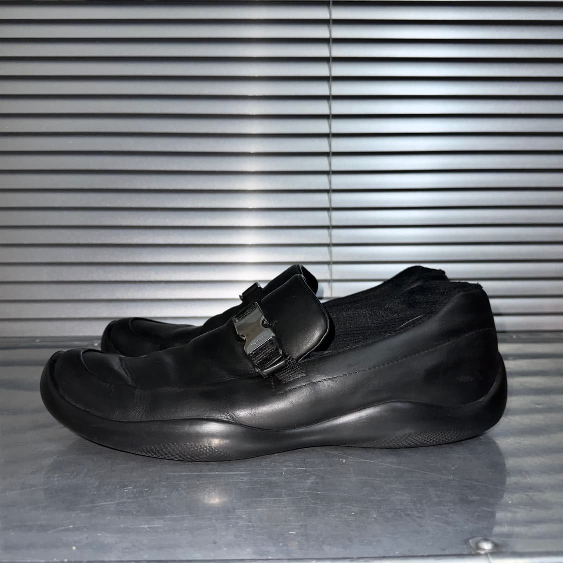 00s 레어 블랙 프라다 스포츠 버클 로퍼 상품이미지2