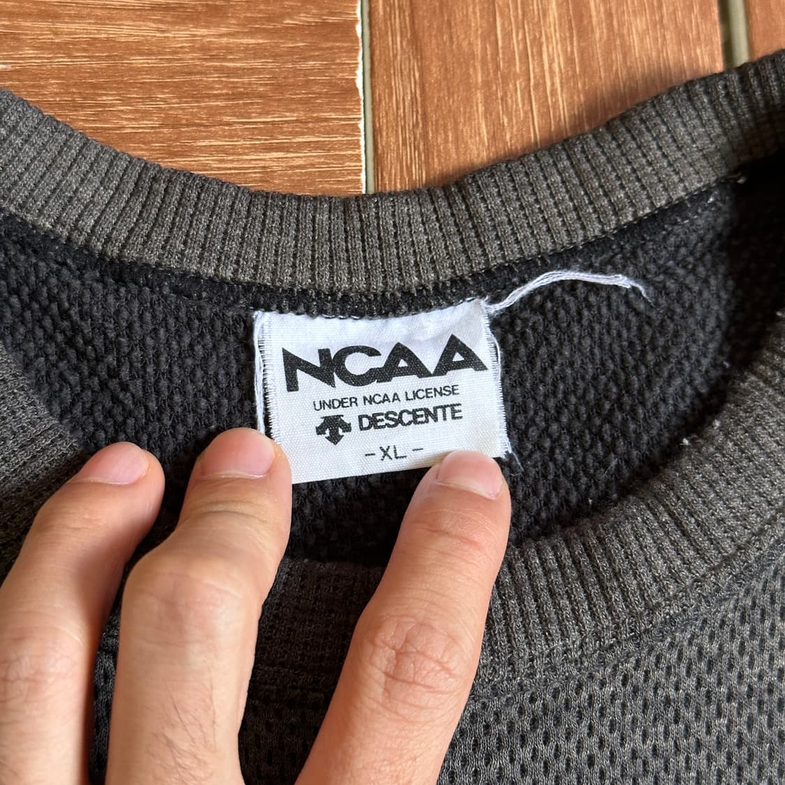Ncaa by descente sweats knit top 상품이미지4