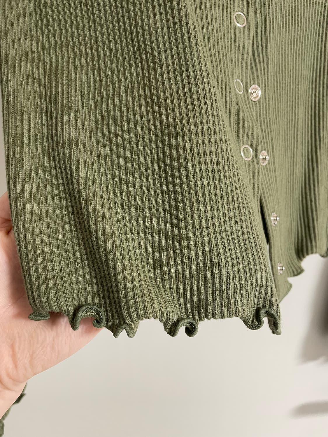 맥파이로빈 Crop Cardigan Khaki 상품이미지2