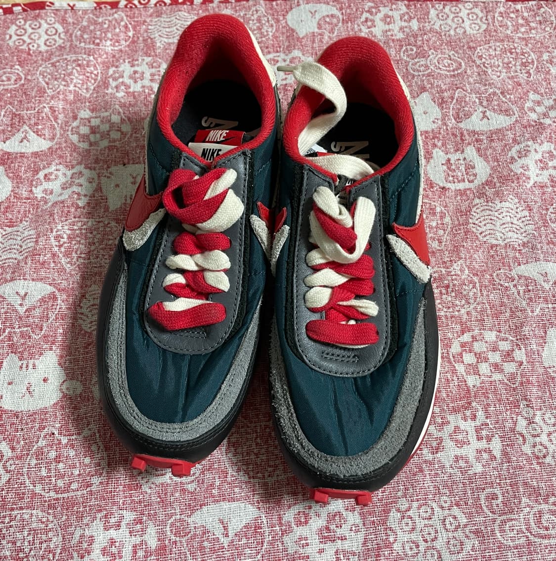 나이키 x 사카이 x 언더커버 LD와플 미드나잇 스프루스 유니버시티 레드 상품이미지2