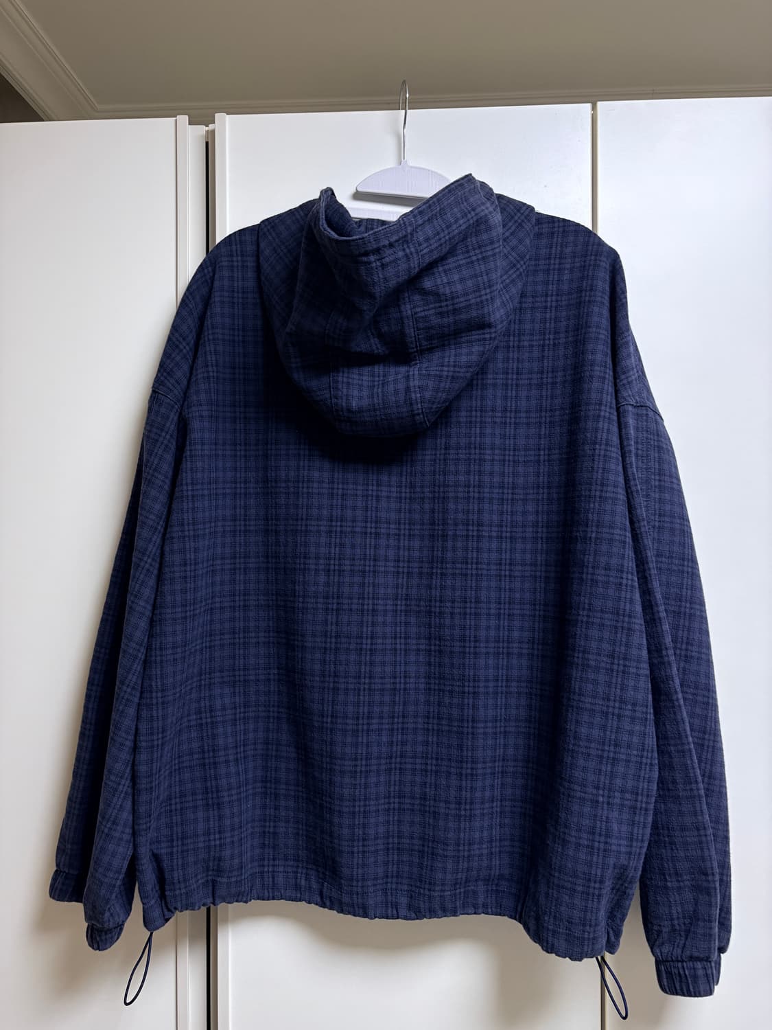 썸플레이스 잔체크 투 포켓 스트링 오버핏 캐주얼 후드 집업 [블루] 상품이미지4