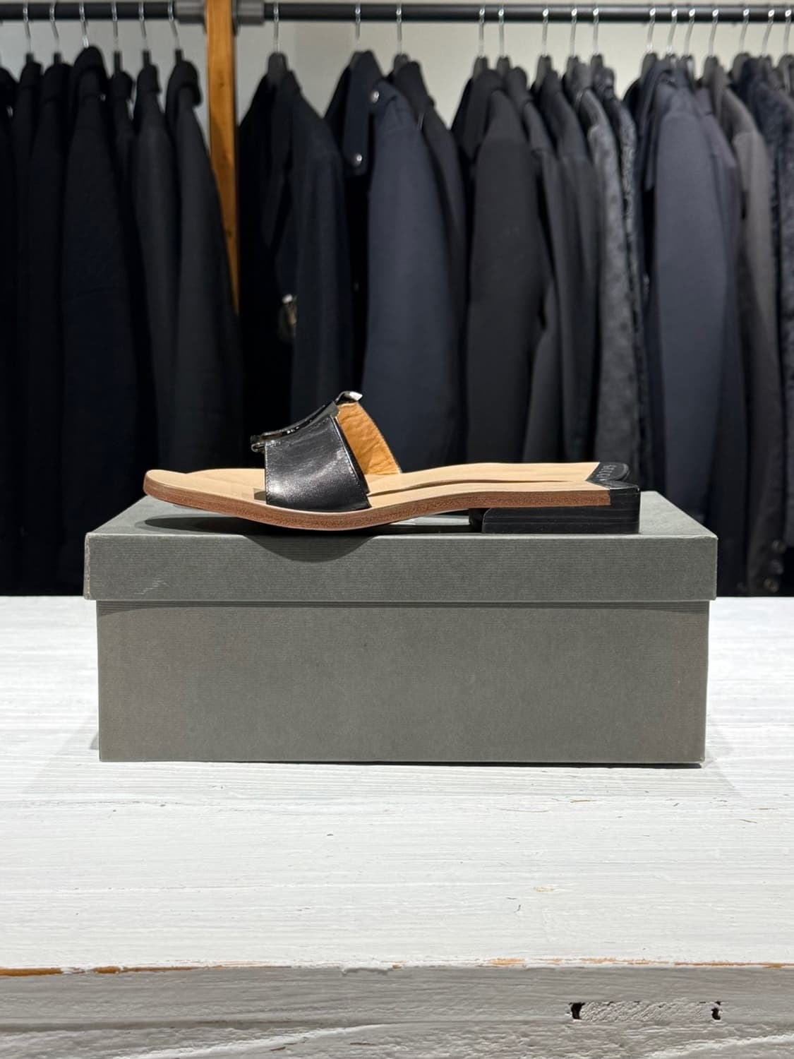 구찌 메탈 로고 레더 슬라이드 샌들 상품이미지6