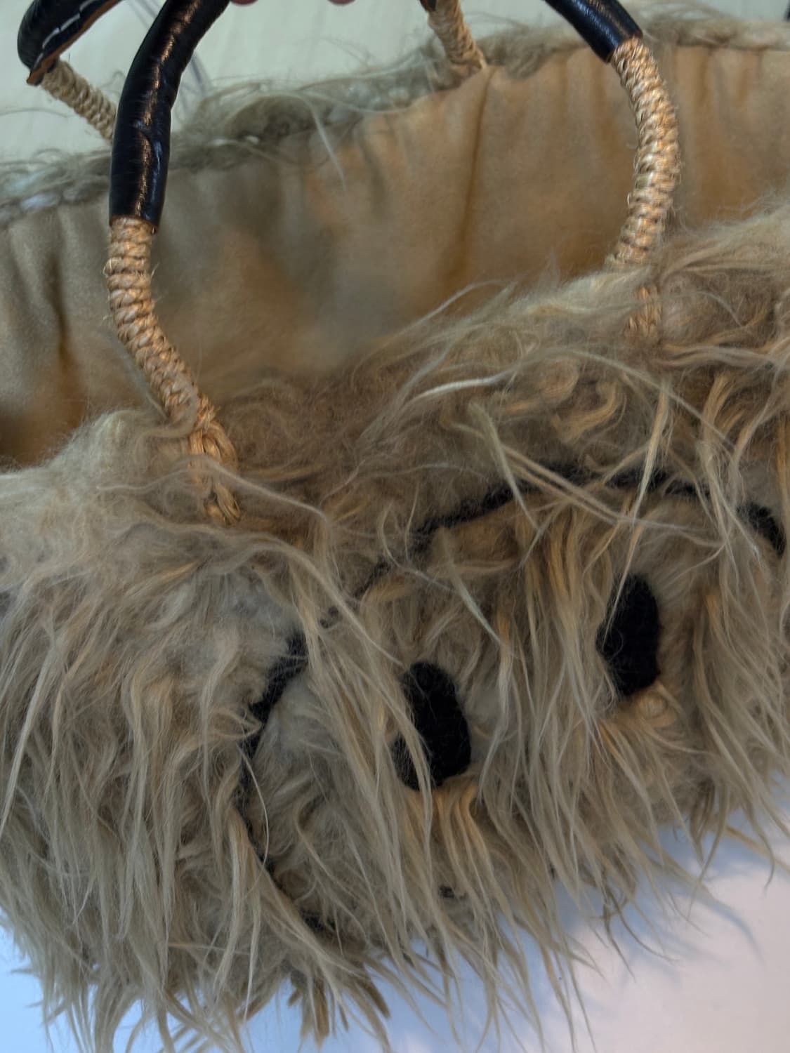 비이커에서 구매한 스마일 fury bag 😃🤎 상품이미지2