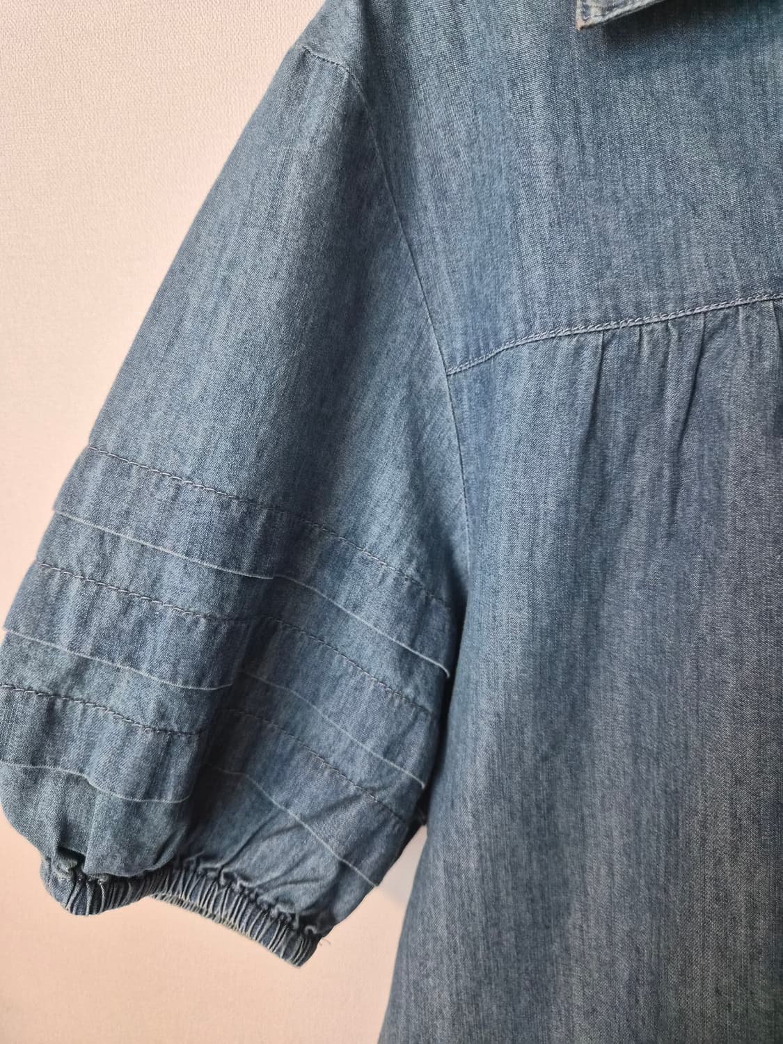 새상품 [LENINA] 르니나 에벨린(EVELYN) 브이넥 데님 셔츠 - 상품이미지4