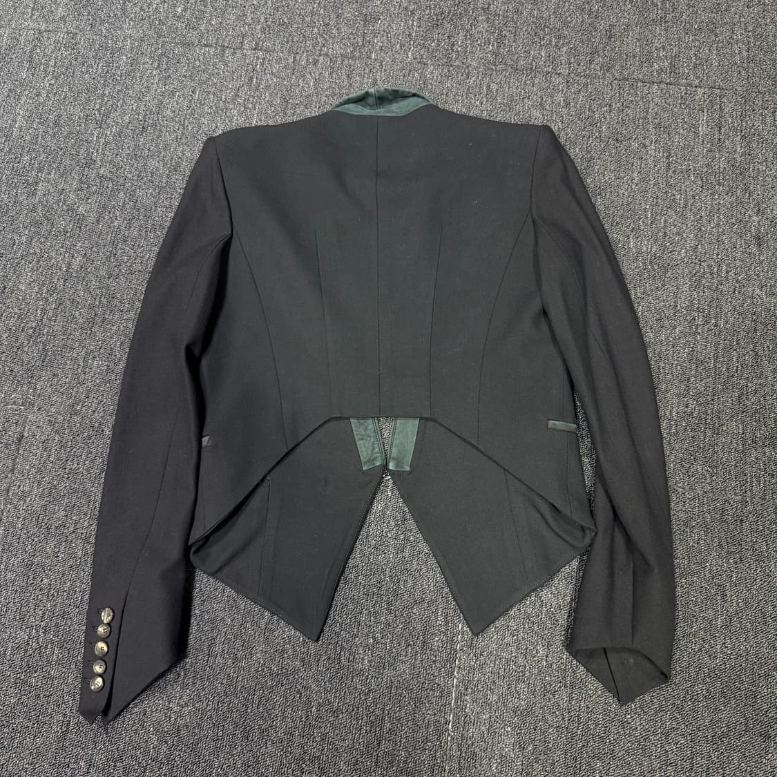 헬무트랭 비대칭 숏 디테일 블레이져 자켓 상품이미지6