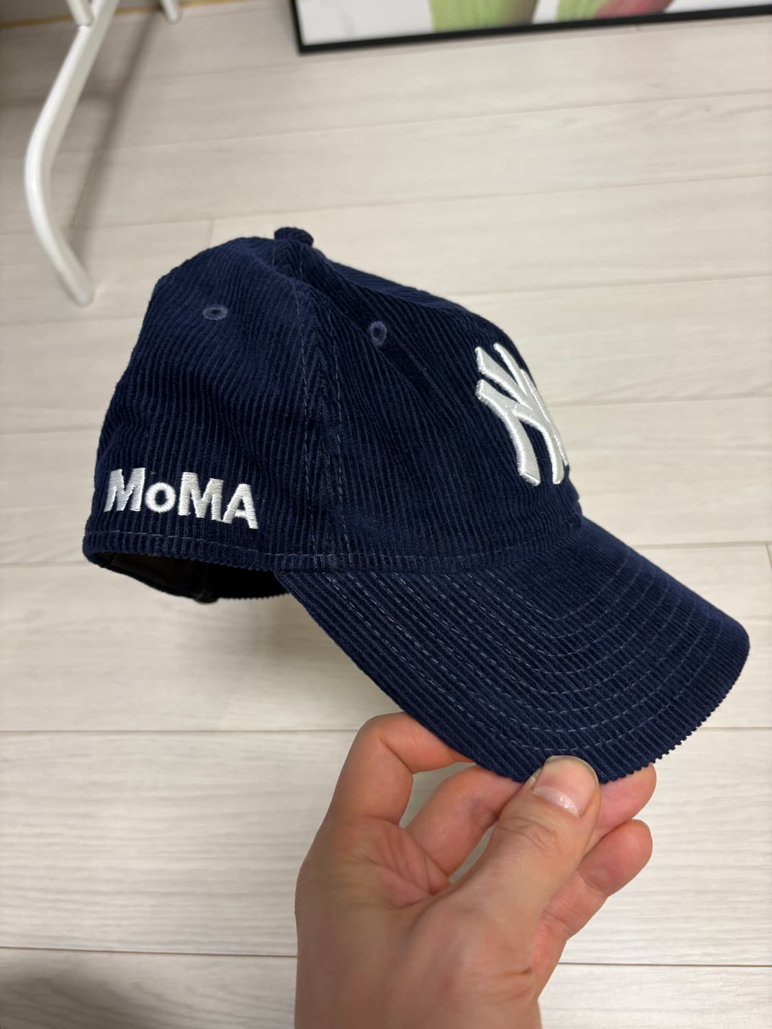 뉴에라 모마 콜라보 네이비 코듀로이 볼캡 상품이미지2