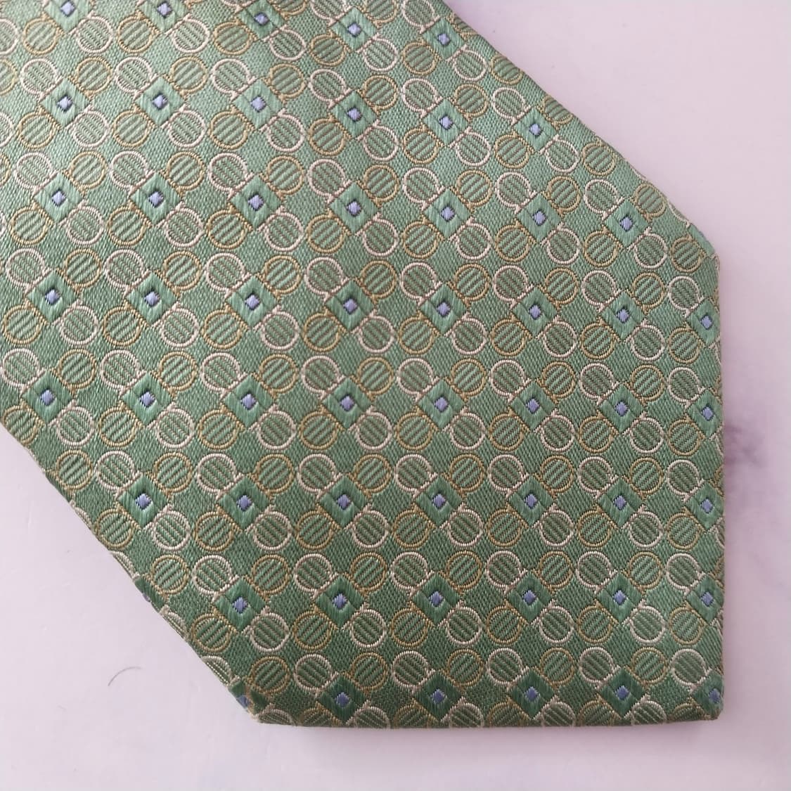 페라가모 실크 그린 간치니 패턴 넥타이 8.7cm A+등급 K1699
 상품이미지8