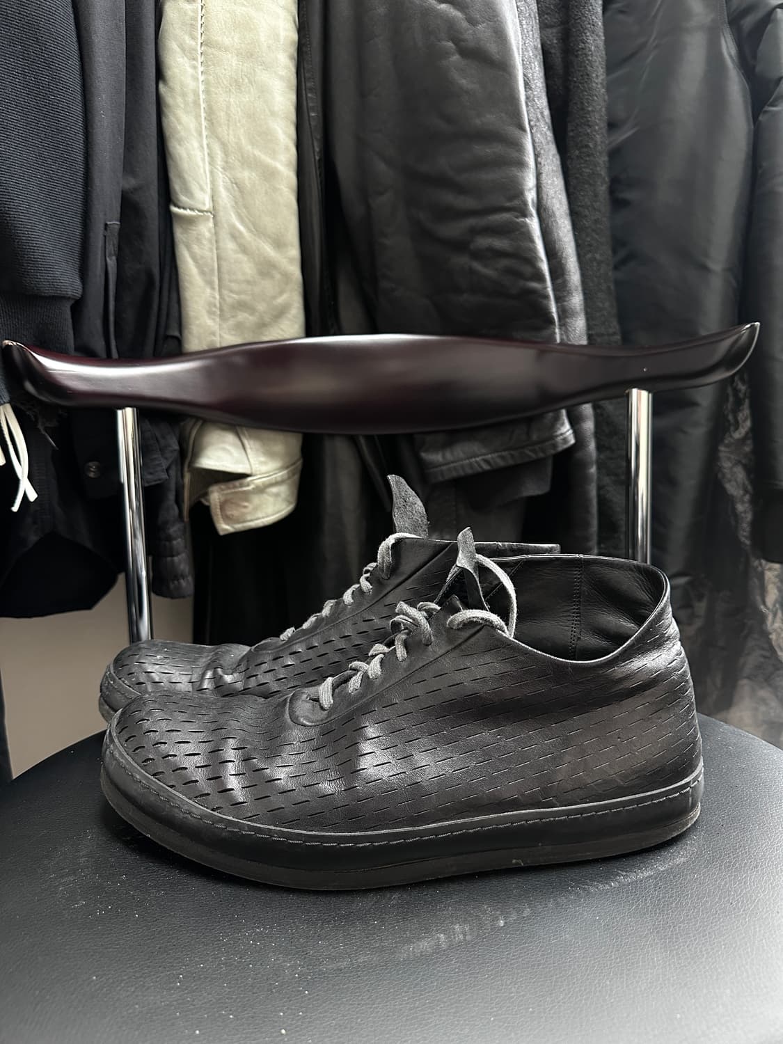 A1923 레이저컷 스니커즈 43사이즈 상품이미지1