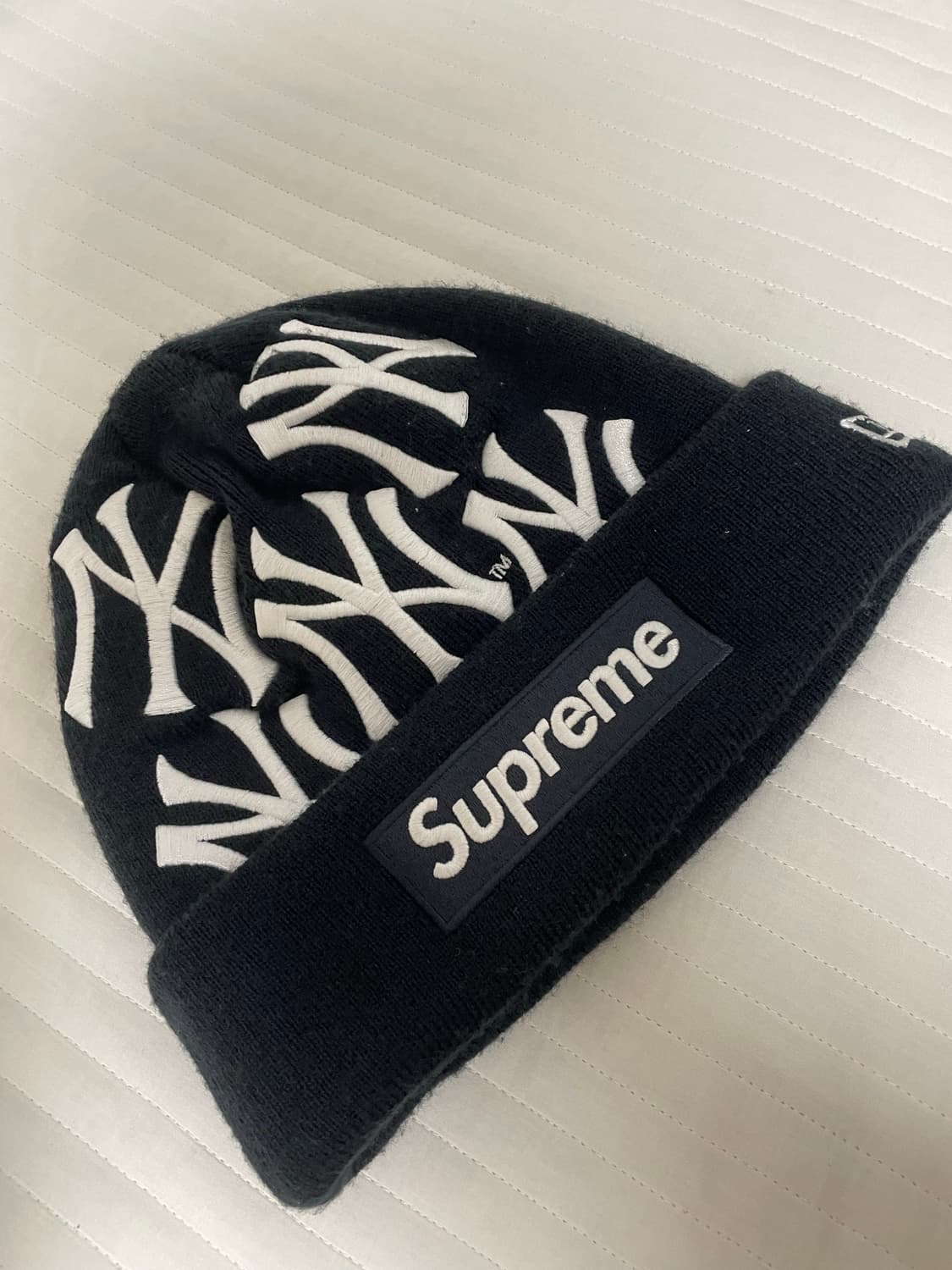 슈프림 x 뉴욕 양키스 뉴에라 박스로고 비니 네이비 상품이미지1