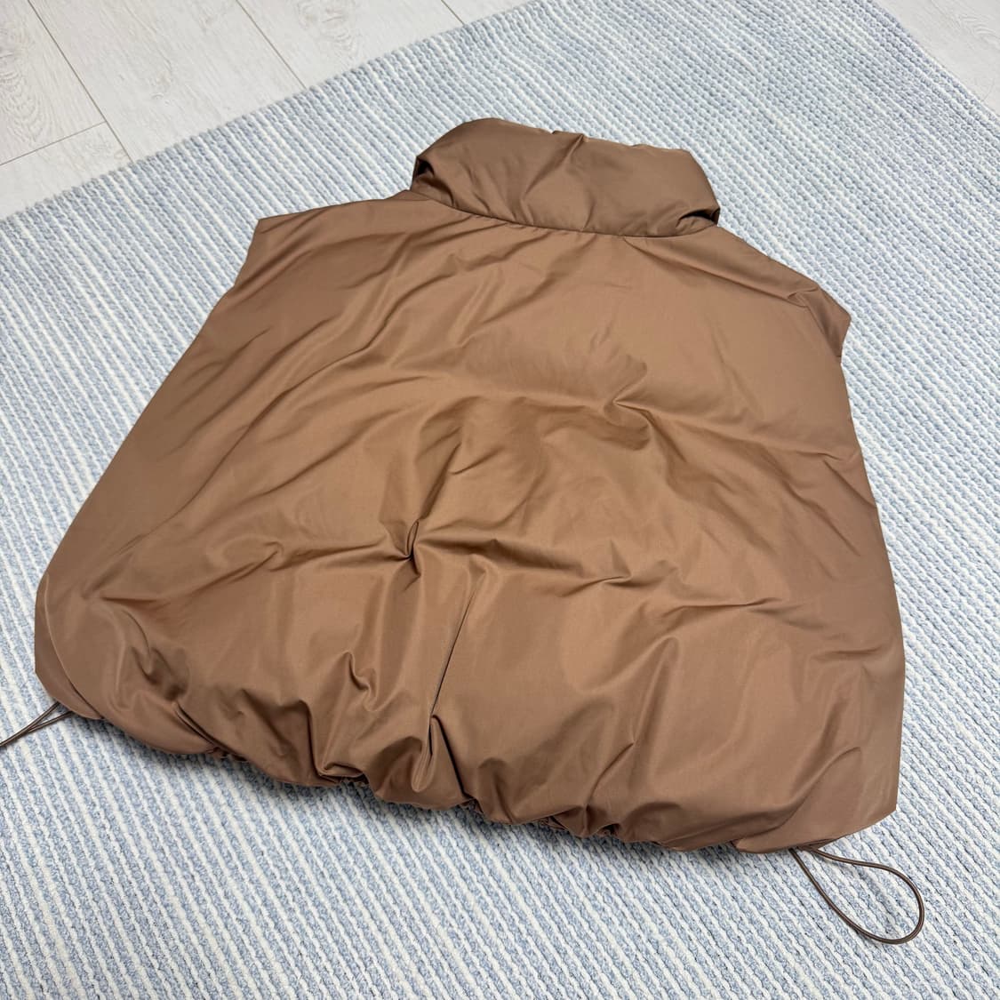 cos 코스 커피베이지 패딩 질레 (여성용) 상품이미지4