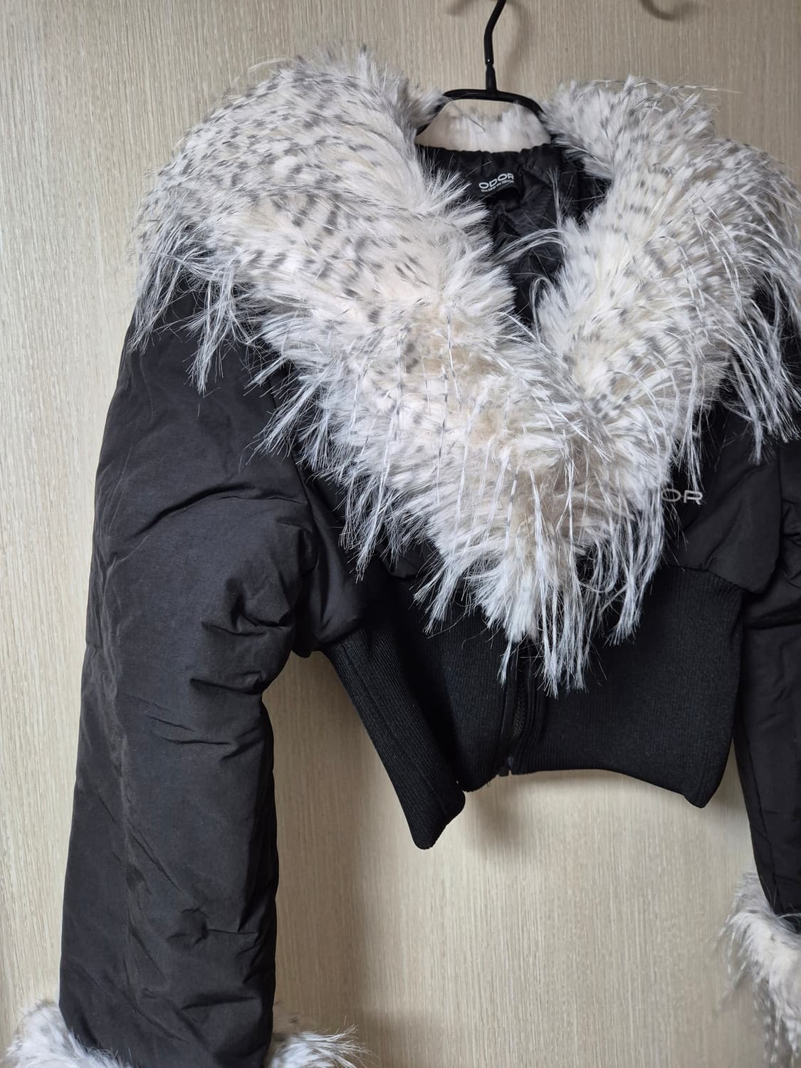 (새제품) 오도어 퍼 크롭 패딩 (25년) ODOR Trich colla 상품이미지4
