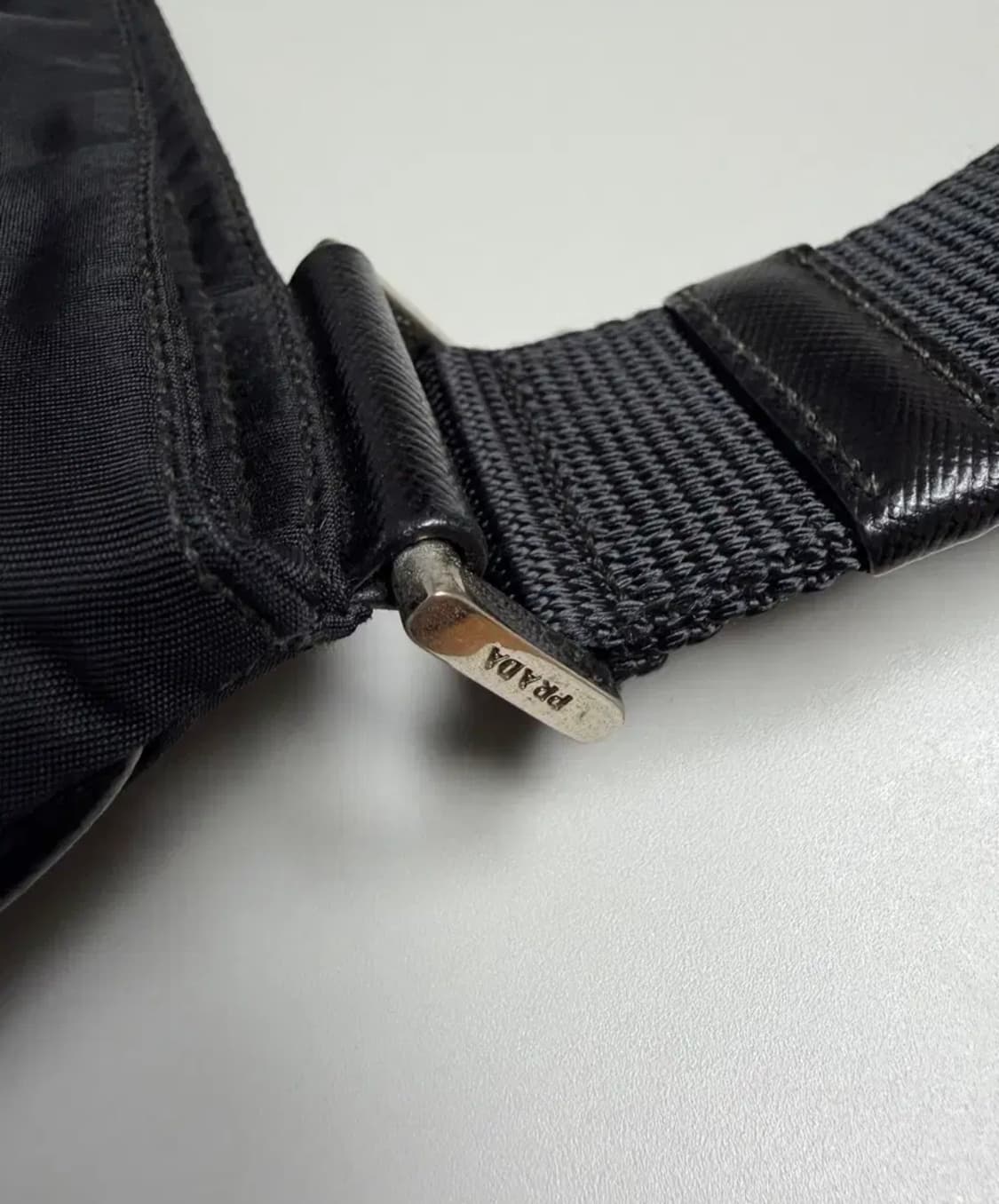 프라다 나일론 크로스백 상품이미지3