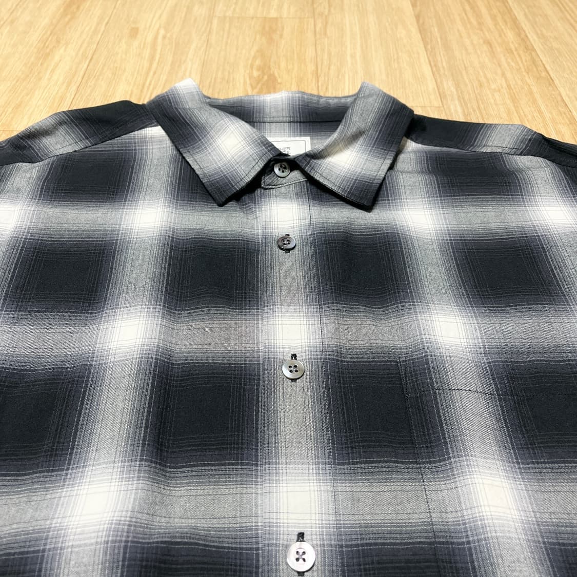 어나더오피스 옴브레 체크 셔츠 블랙 상품이미지6