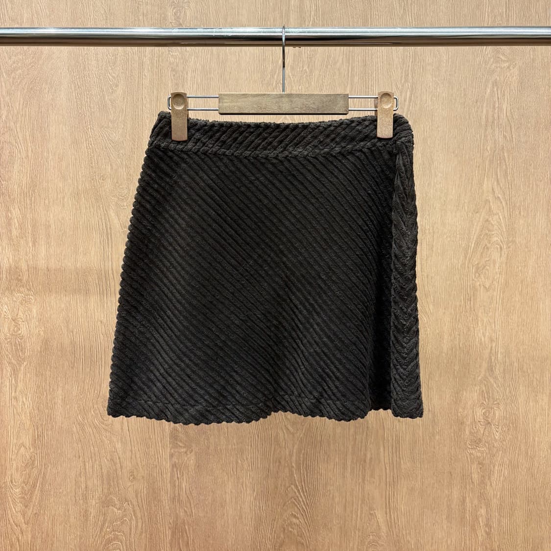 아르마니 진스 미니 스커트 코듀로이 사선 텍스처 패턴 지퍼 디테일 브라운 상품이미지2