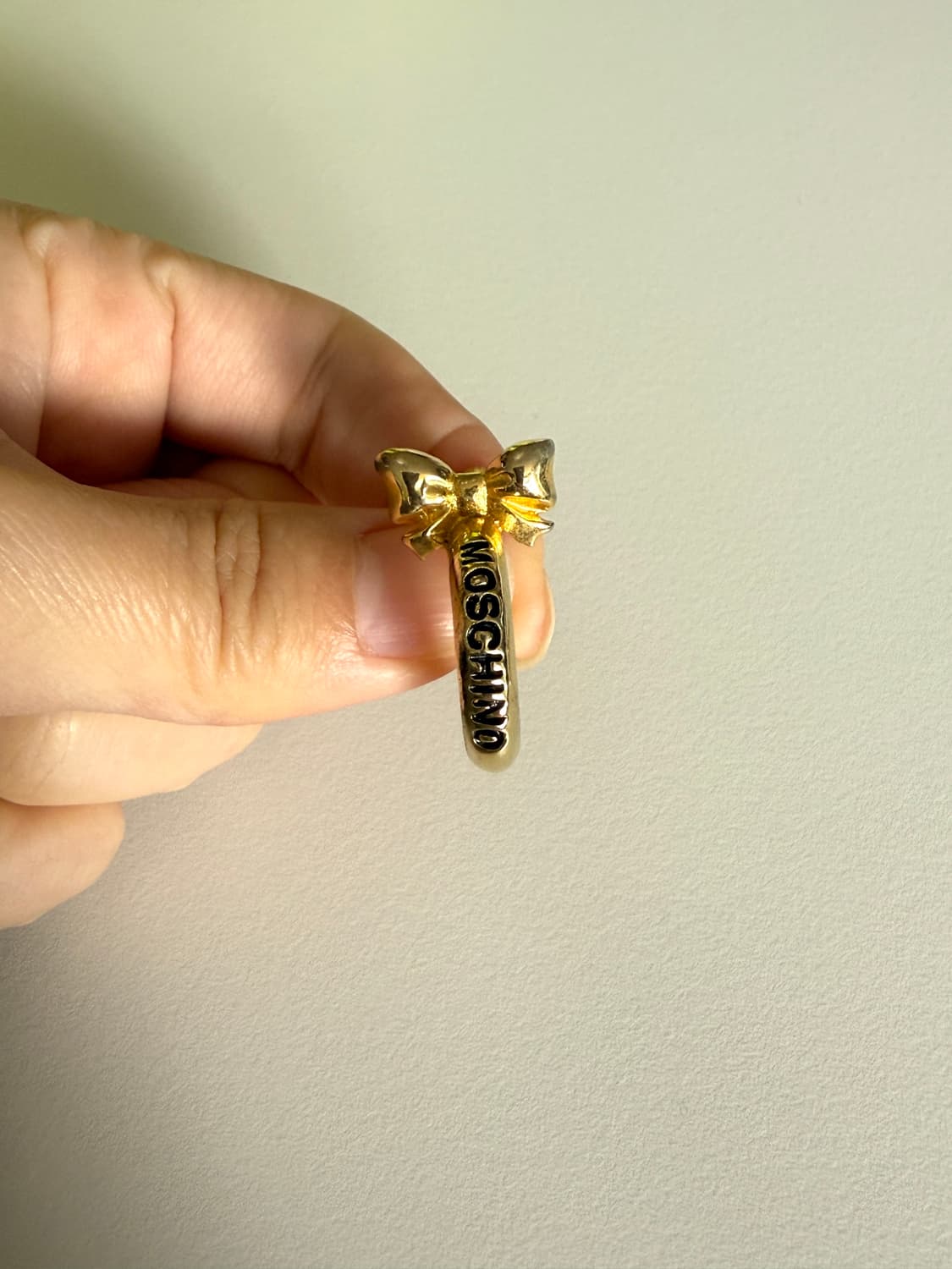 moschino 리본 로고 링 귀걸이 (스크류 귀찌) 상품이미지5