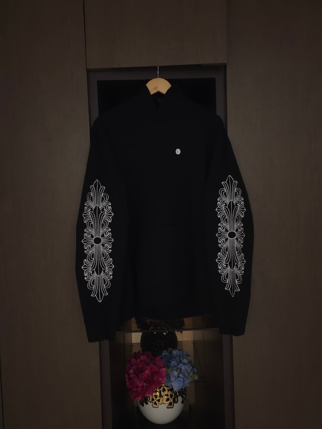 [L] 크롬하츠 플로랄 자수 캐시미어 후드 블랙 상품이미지2