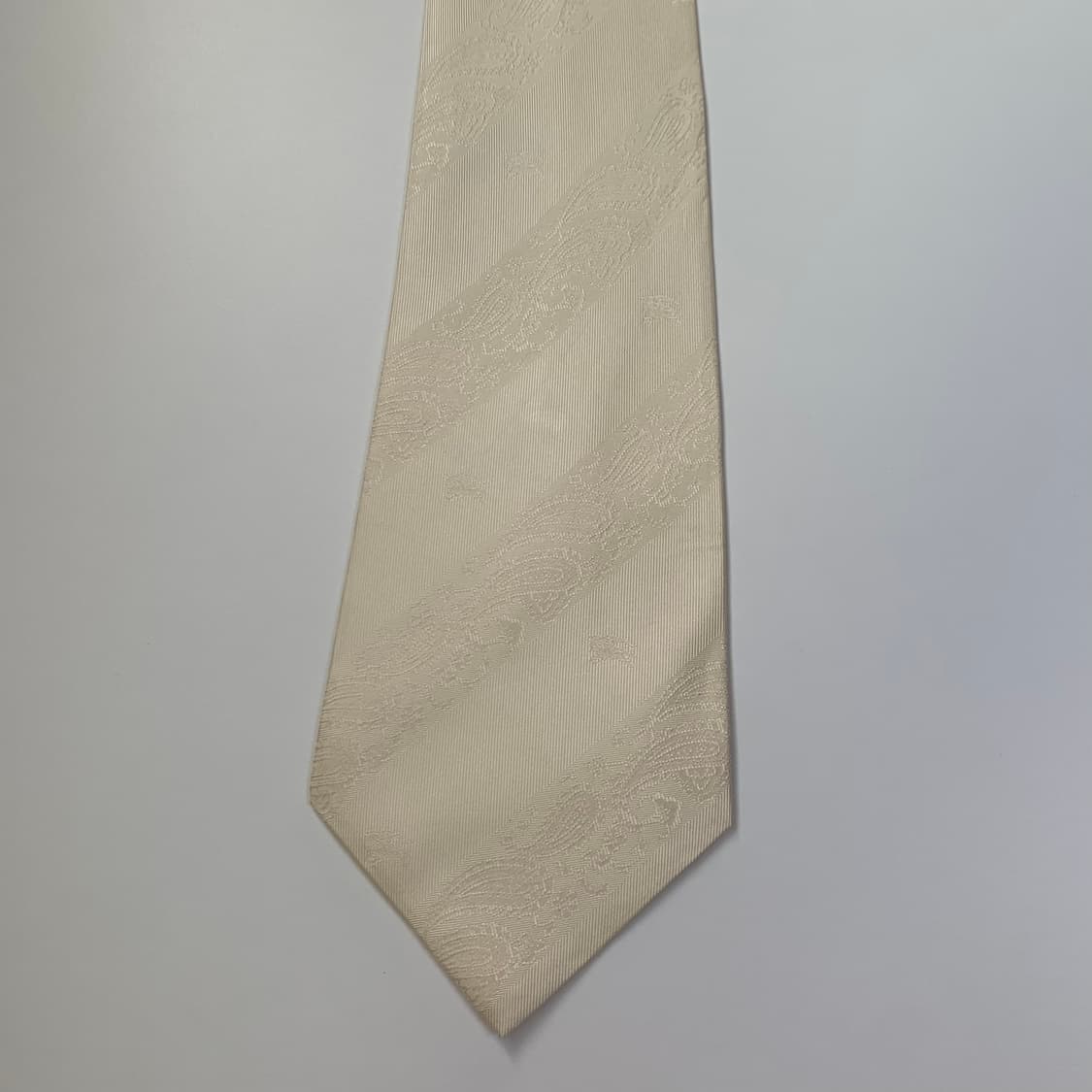 버버리(BURBERRY) 화이트 페이즐리 명품 결혼식넥타이 A+등급 상품이미지10