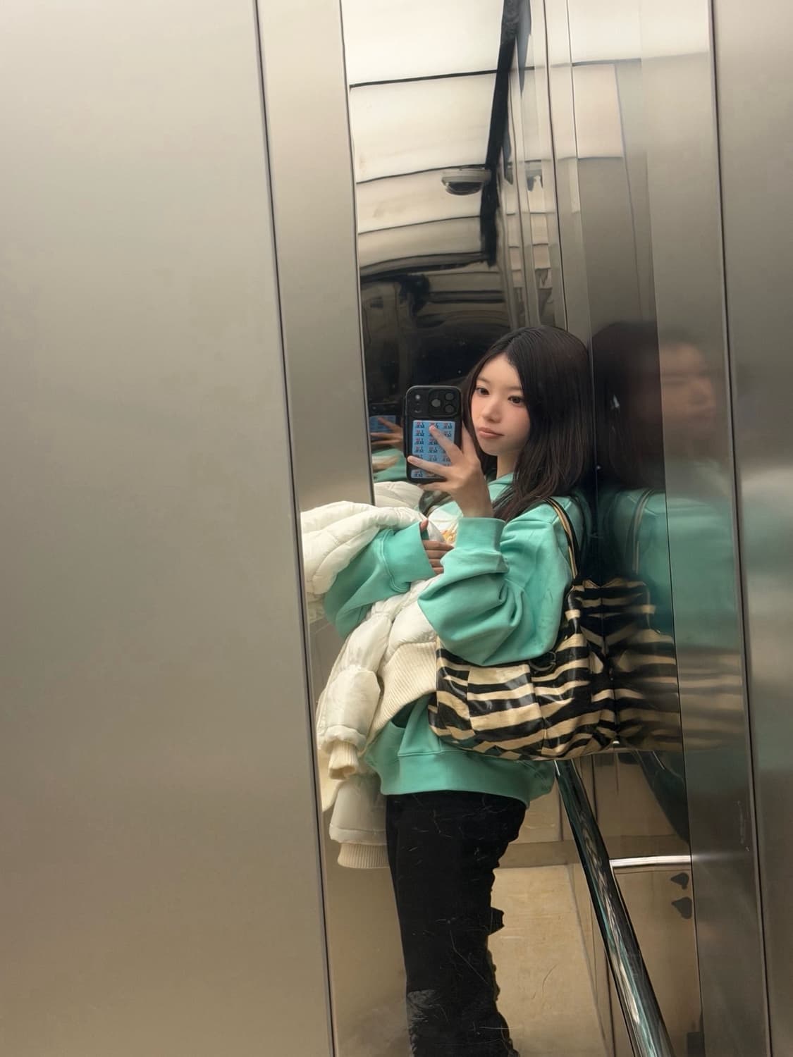 (아일릿 모카 착용) 나비버스 후드 민트 후디 naviverse 상품이미지2