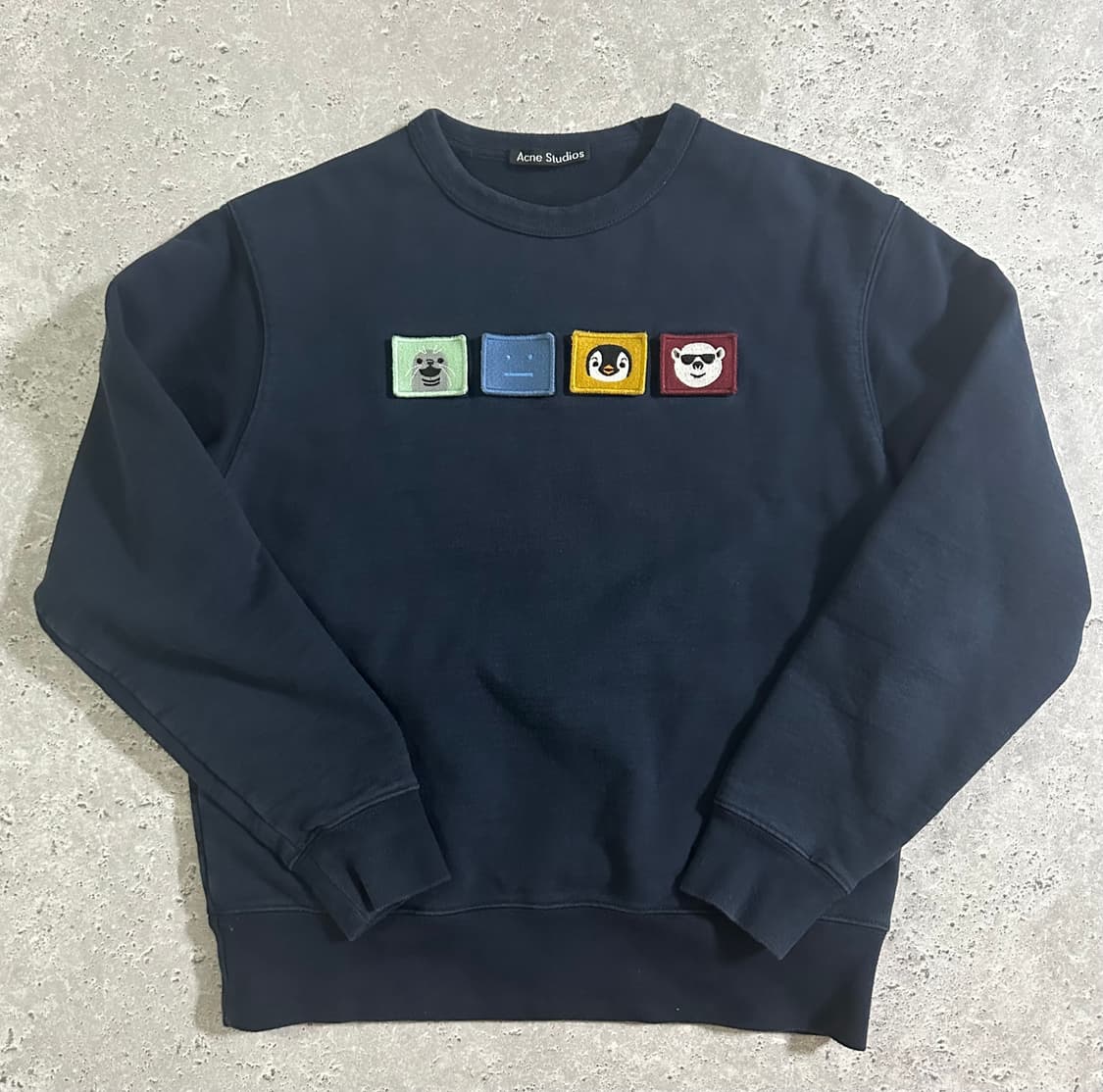 아크네 스튜디오 네이비 맨투맨 패치워크 상품이미지2