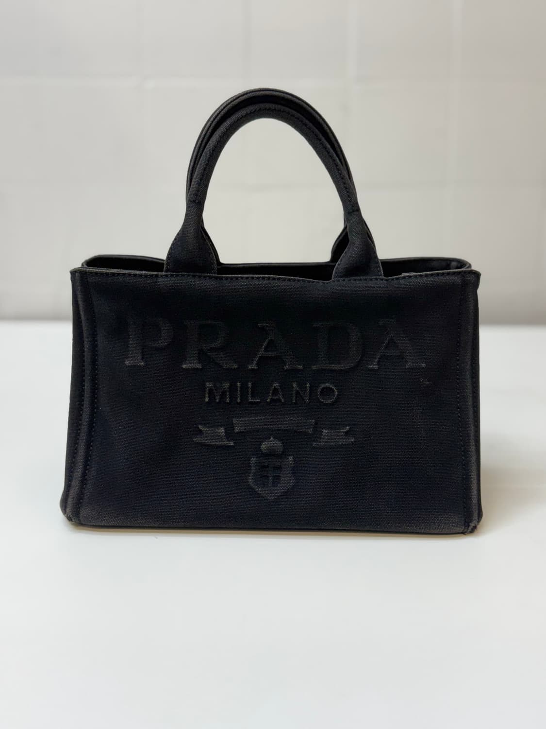 Prada 프라다 엠보스드 로고 캔버스 토트백 상품이미지2