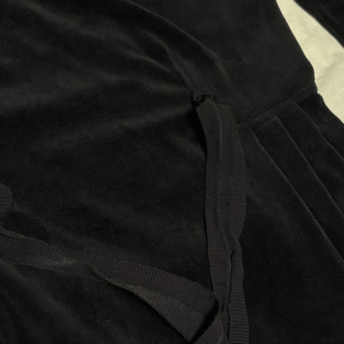 유일매물 쥬시꾸뛰르 벨벳 미디 원피스 상품이미지4