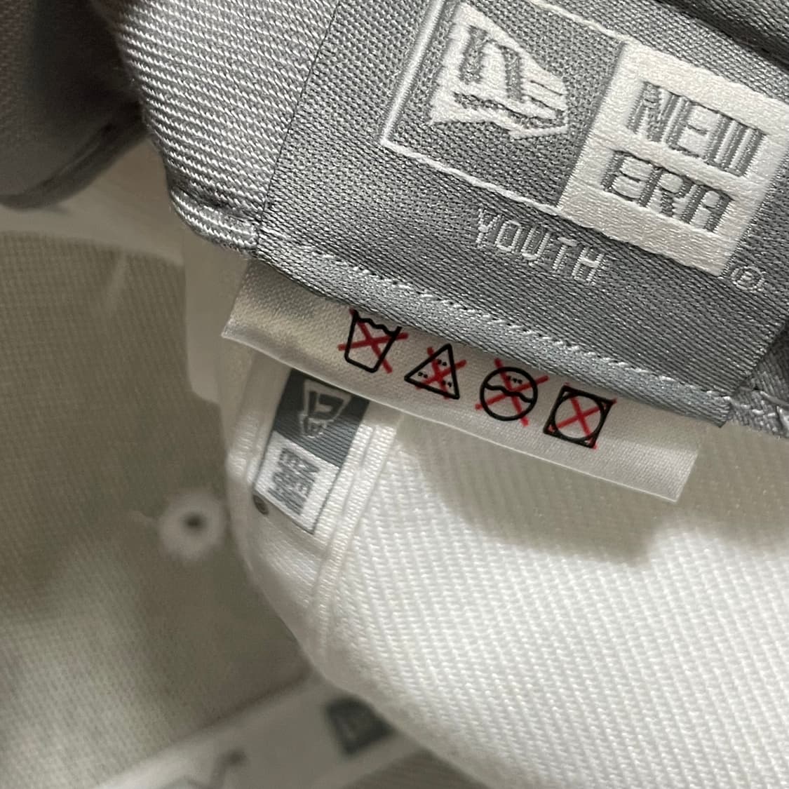 뉴에라 화이트 볼캡 스냅백 자수 로고 상품이미지3