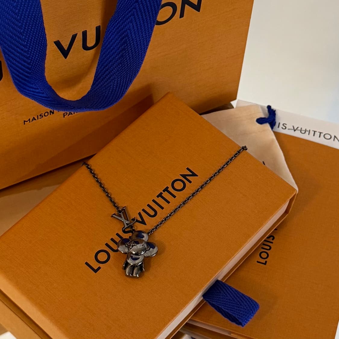 [새상품] 루이비통 LV 비비엔 팬던트 목걸이  상품이미지3