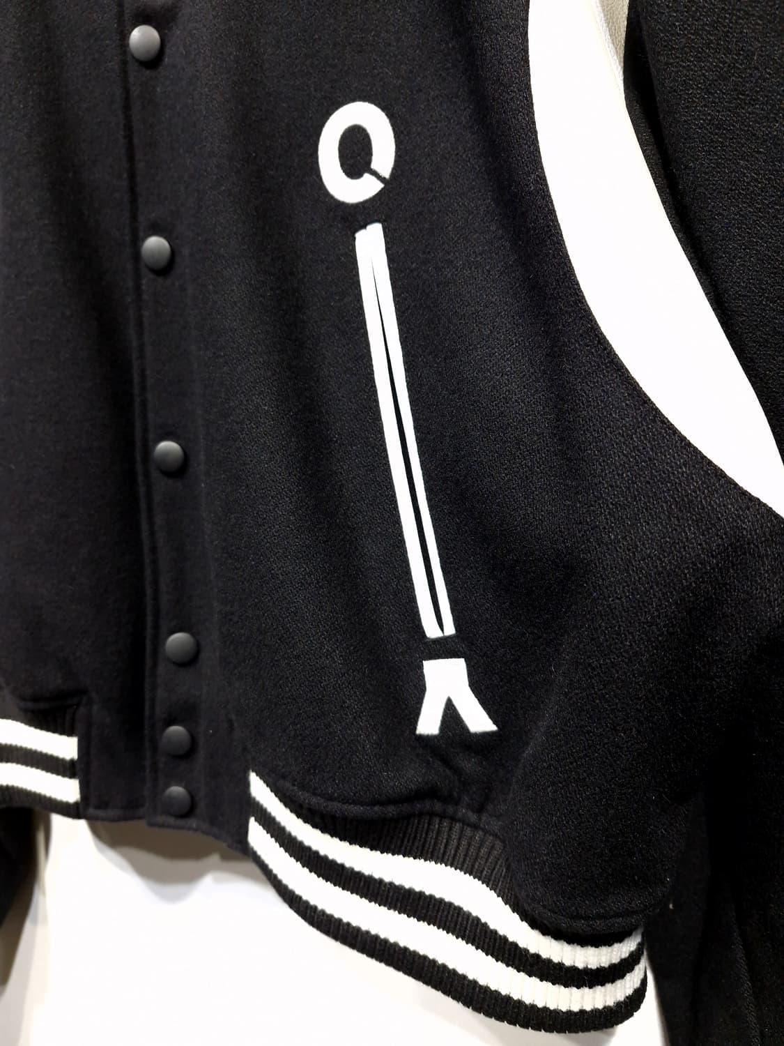 OY 오와이 메탈로고 바시티자켓 블랙 상품이미지6