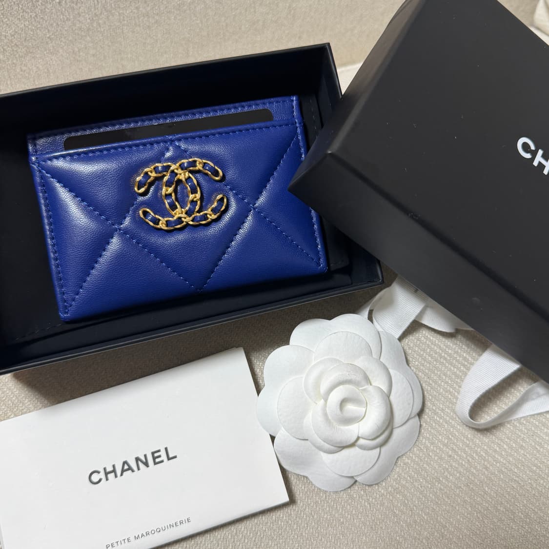 샤넬19 카드홀더 다크블루 내장칩 새제품 상품이미지1