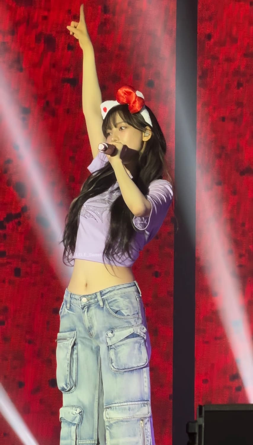 오픈와이와이 카고포켓진 블루 에스파 카리나 착용 상품이미지2