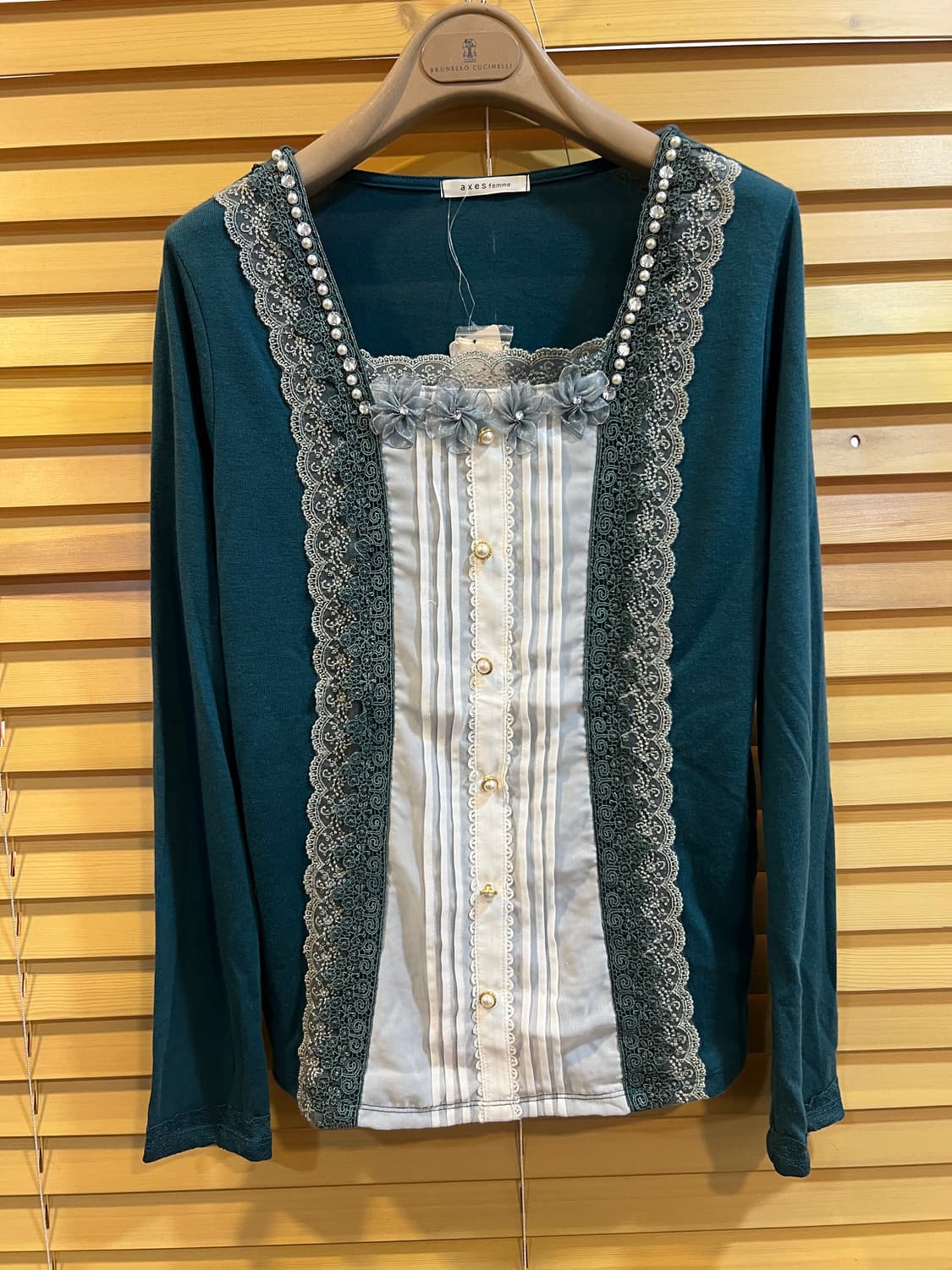 엑시즈팜 AXES femme 여성 그린 진주버튼블라우스 상품이미지2