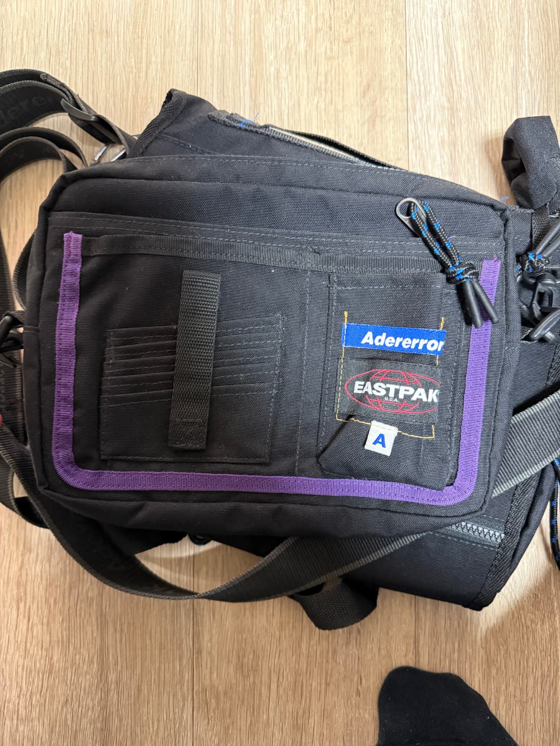 아더에러 이스트팩 콜라보 크로스백 상품이미지3