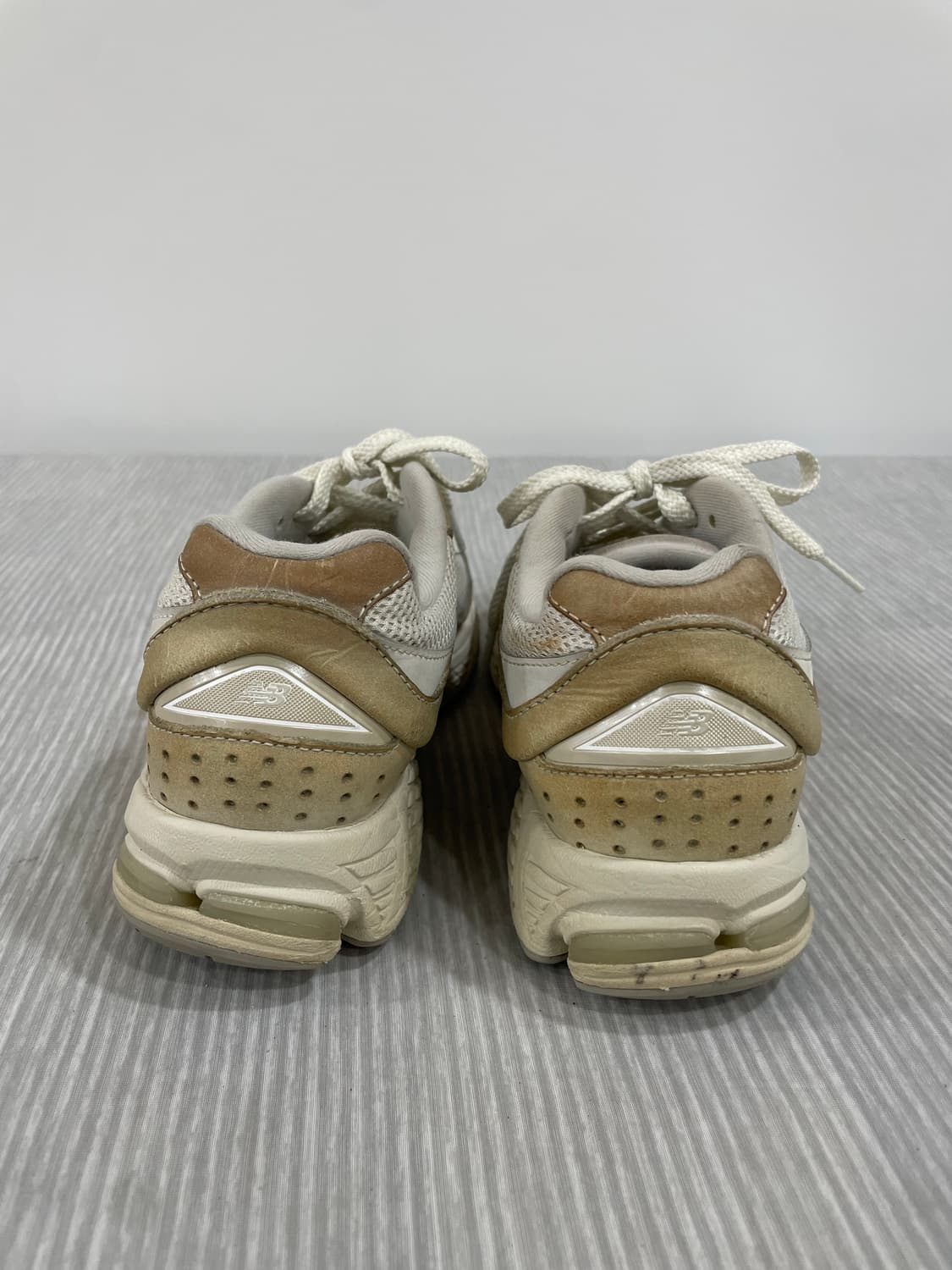 534) 뉴발란스 2002R 베이지 운동화 255mm 상품이미지4