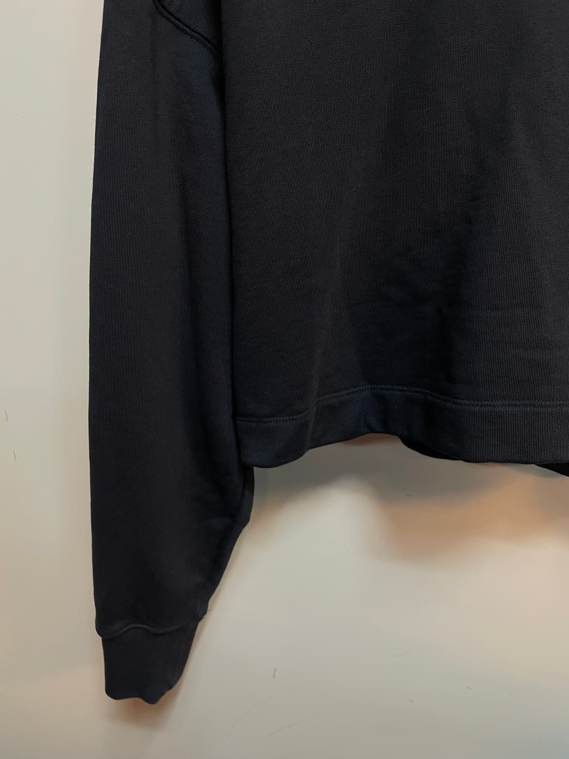 아디다스 블랙로고 크롭후드티 상품이미지5