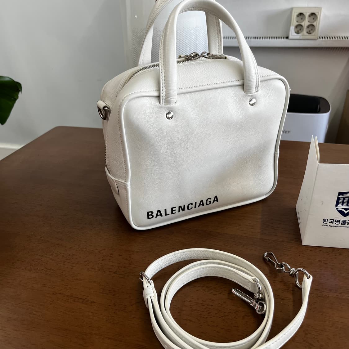 발렌시아가 트라이앵글 스퀘어백 XS 상품이미지2