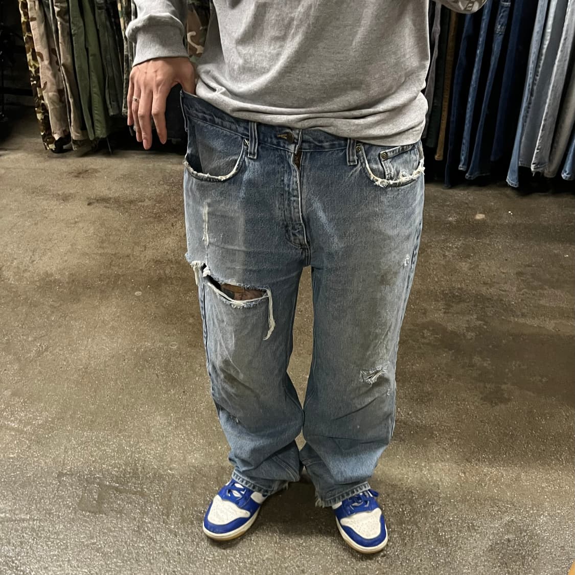 Carhartt 데미지 데님 팬츠 (36“) 상품이미지2