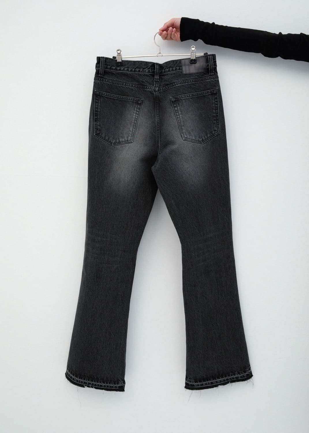 252 RELAXED FLARE DENIM JEANS (USED BLAC 상품이미지7